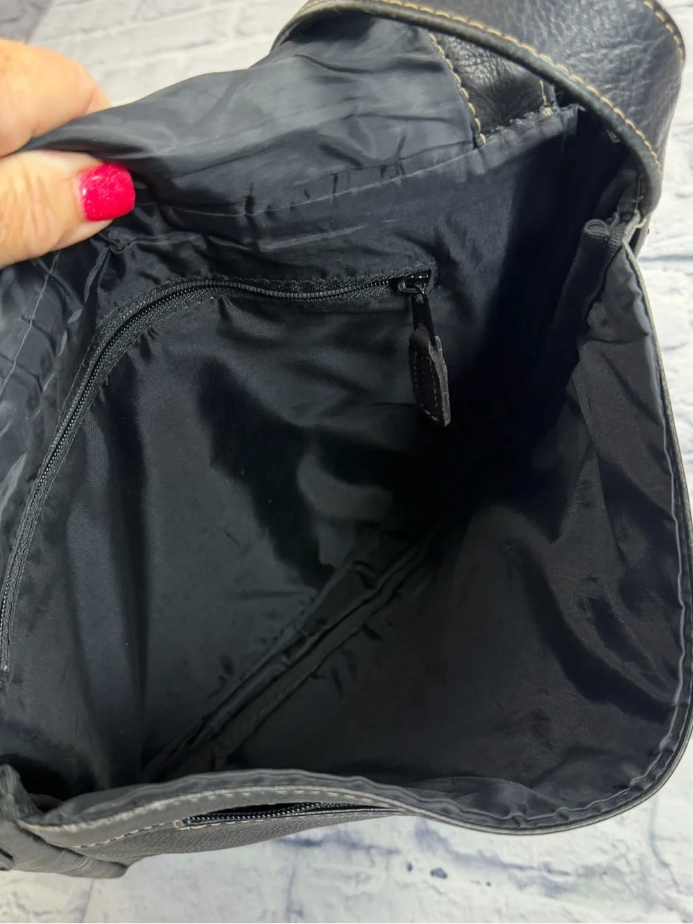 Mens or Women’s  Black Leather Messenger Bag with Flap Closure